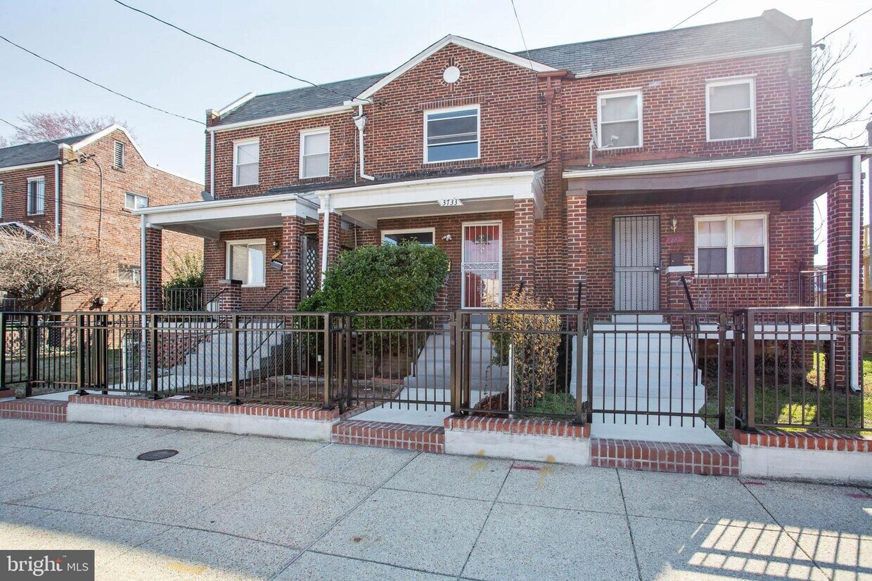 Primary Photo - 3733 Minnesota Ave NE