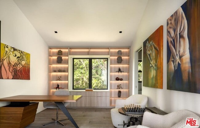 Foto del edificio - 2532 Canyon Oak Dr