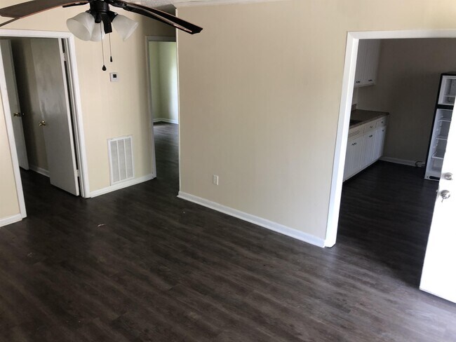 Building Photo - 1200 Louisville St