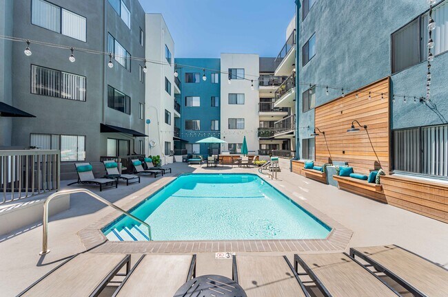 Building Photo - URBANLUX SUNSET PREMIUM