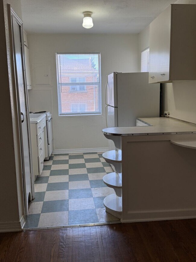 Foto del edificio - Classic 1-Bedroom, 1-Bath Apartment in Pri...