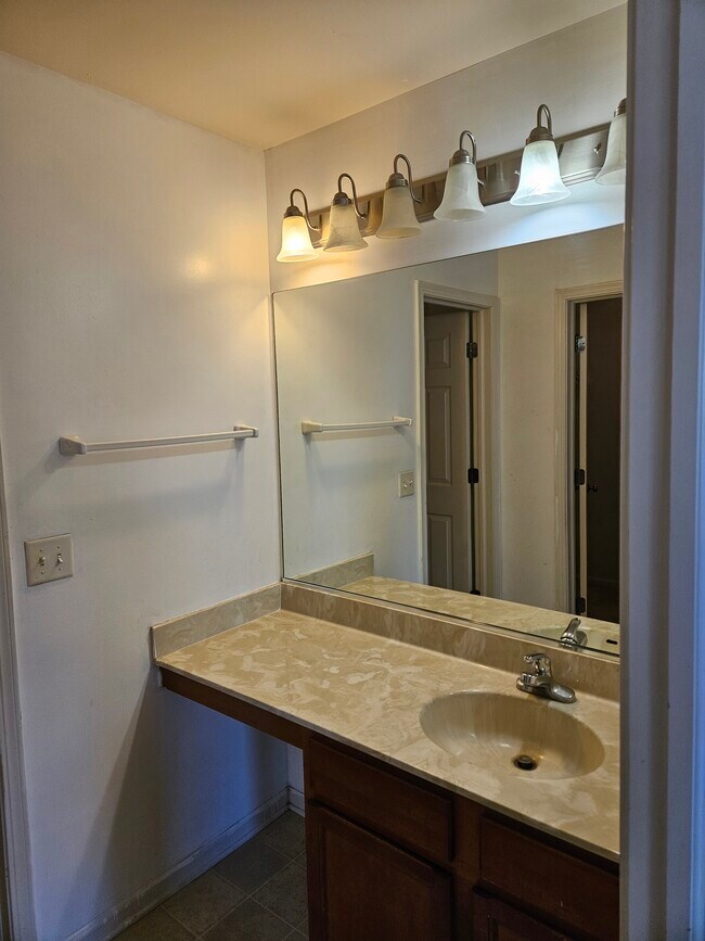 Foto del edificio - 2725 Hoffman St