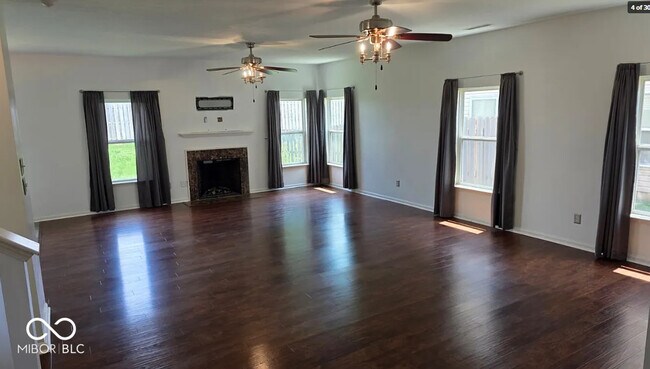 Building Photo - 15098 Royal Grove Dr