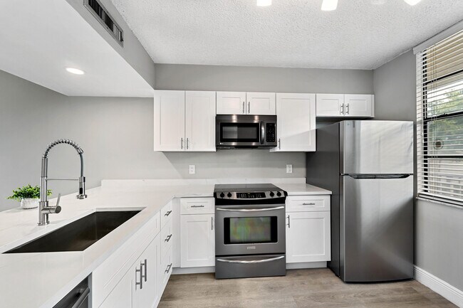 Foto del edificio - 3636 Whitehall Dr