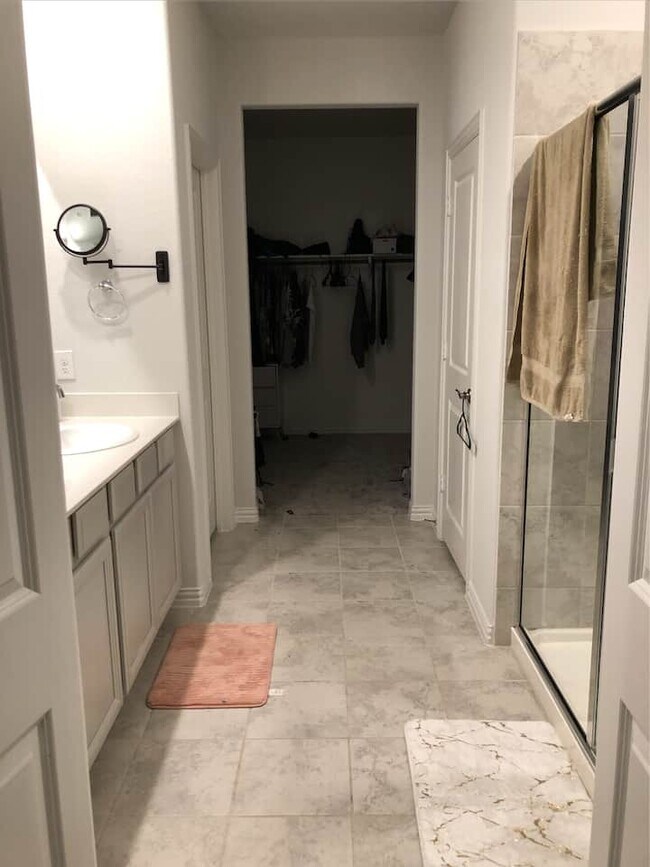 Baño principal - 10012 Callan Ln