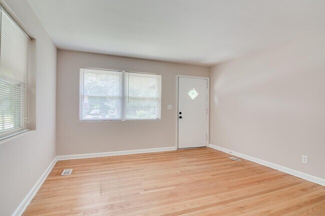 Building Photo - 2004 Shark Dr