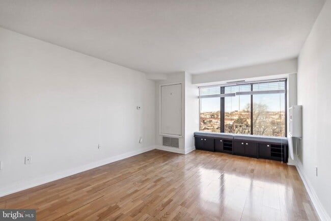 Building Photo - 2001 Hamilton St