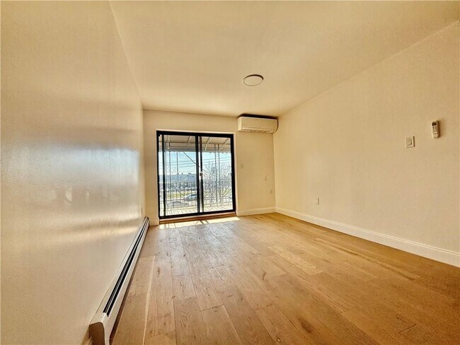 Foto del edificio - 1807 Shore Pkwy