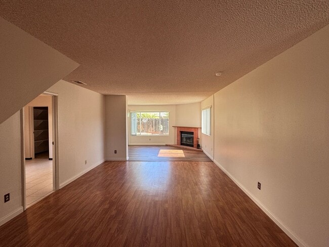 Foto del edificio - 13341 Aldrin Ave