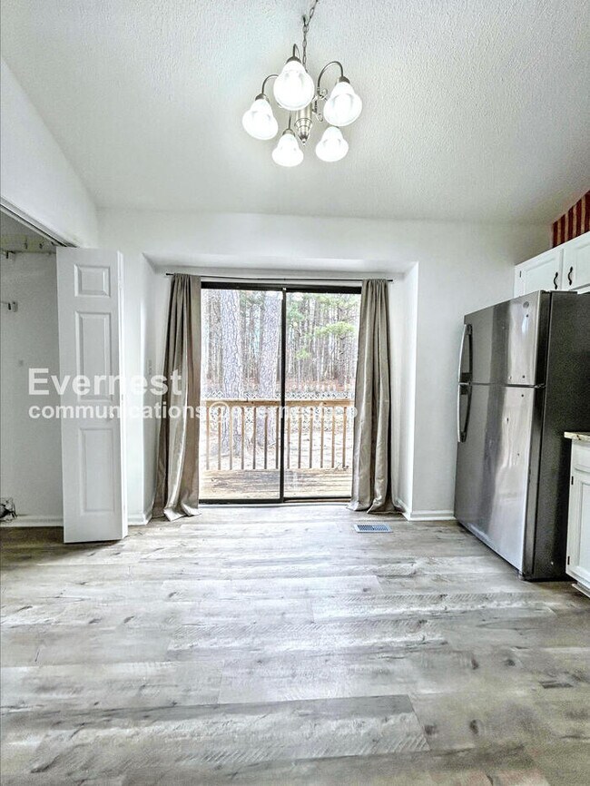 Foto del edificio - 3214 Westbury Dr