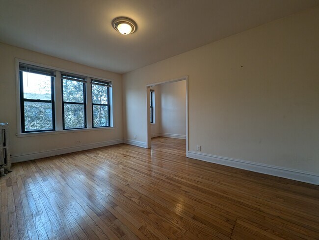 Foto del edificio - 2704 N Sawyer Ave