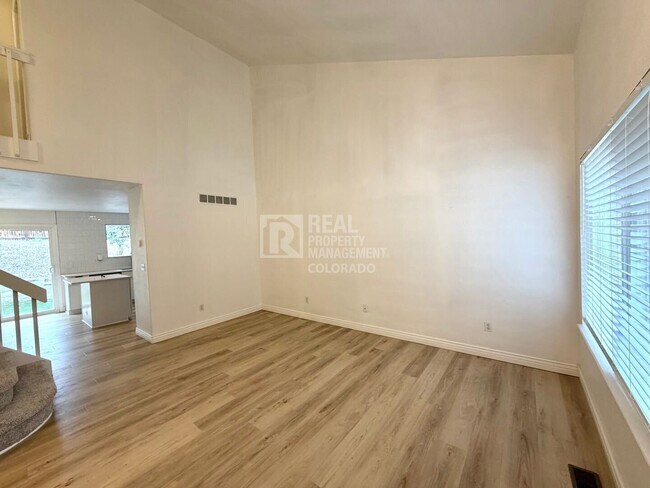 Foto del edificio - 4575 E Hunterwood Dr