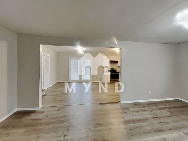 Building Photo - 5465 Deerfield Trail