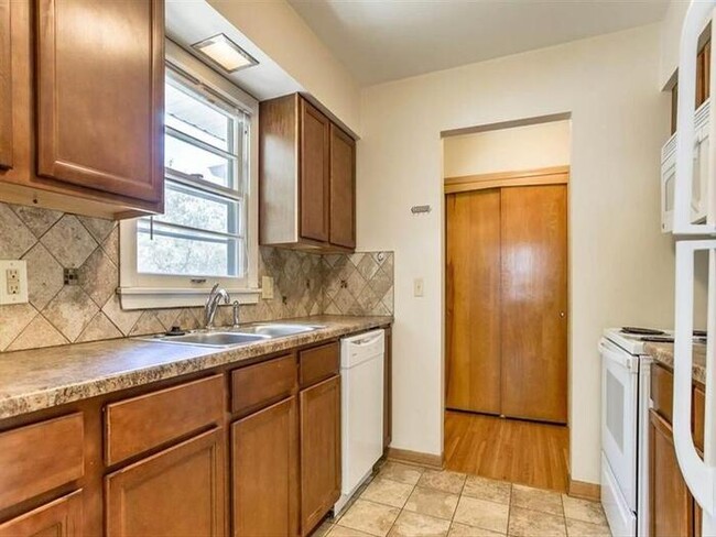 Building Photo - Westgate Raised Ranch Home