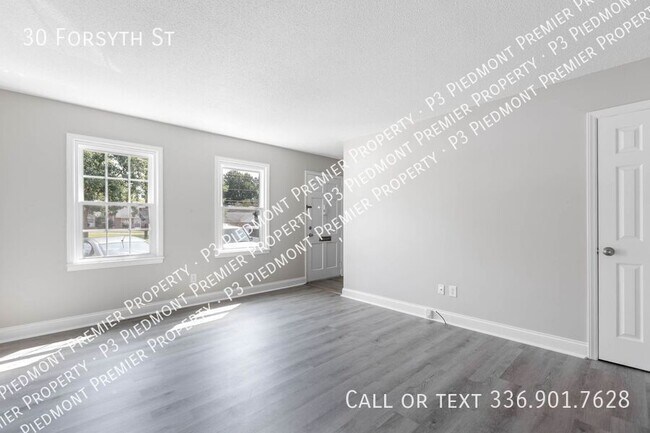 Foto del edificio - 30 Forsyth St