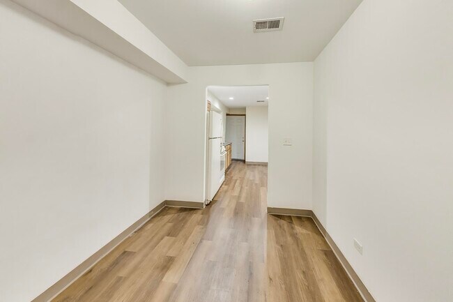 Foto del edificio - 1700 W Cermak Rd
