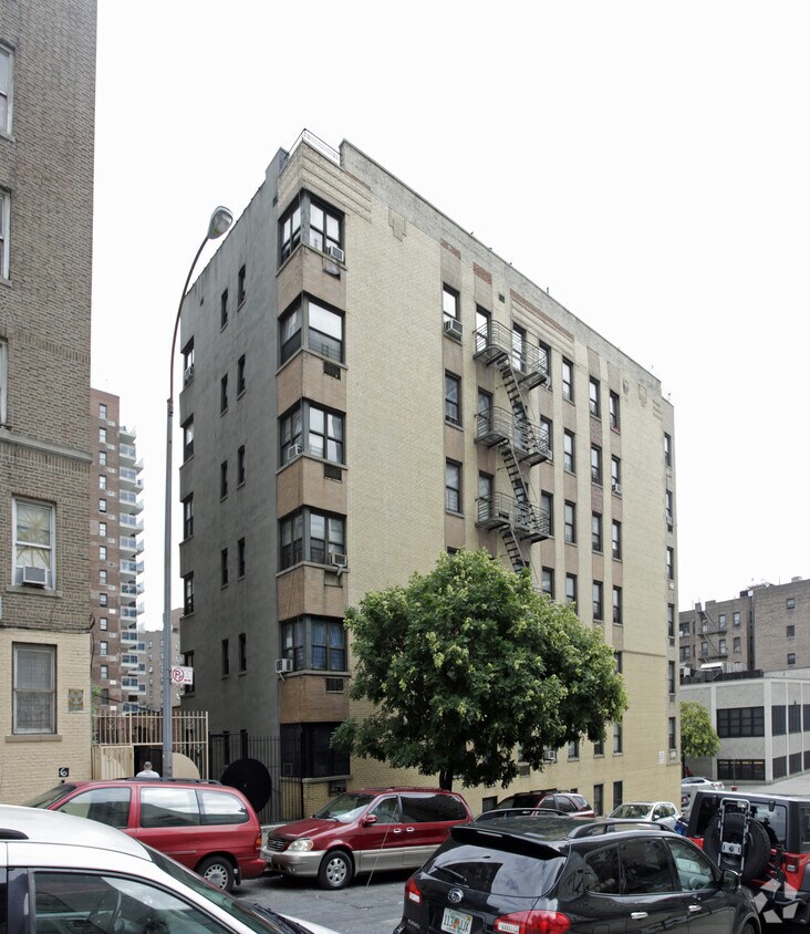 Primary Photo - 1685 Selwyn Ave