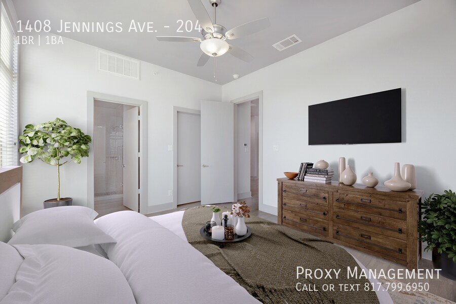 Primary Photo - 1408 S Jennings Ave
