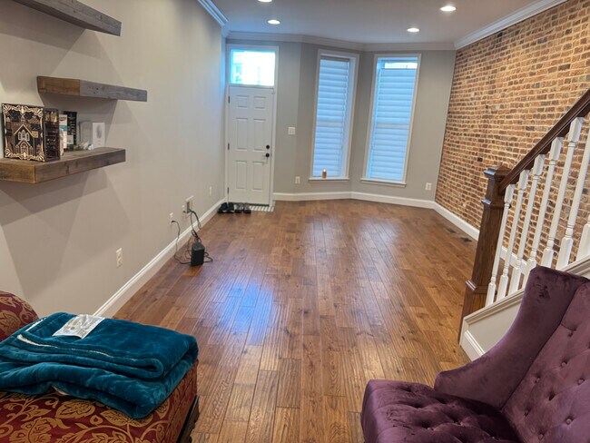 Sala de estar - 812 W 34th St