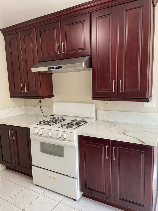 Building Photo - 4109 W 5th St