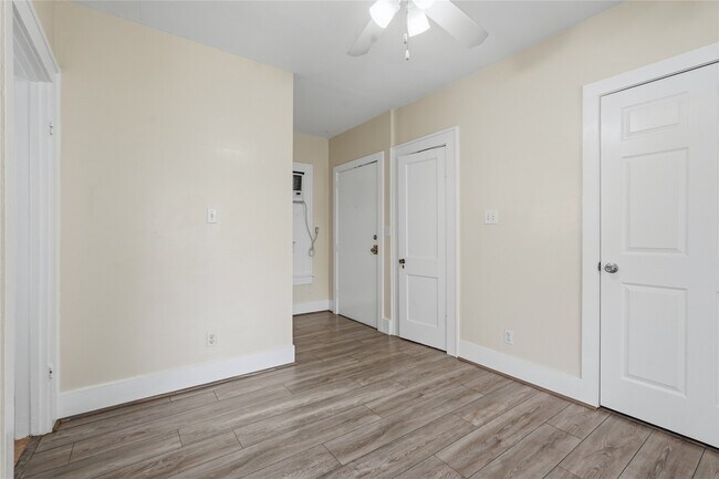 Foto del edificio - 4201 Woodleigh St