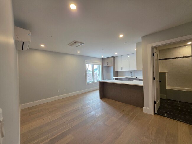Foto del edificio - New Construction in brighton Center, No Br...