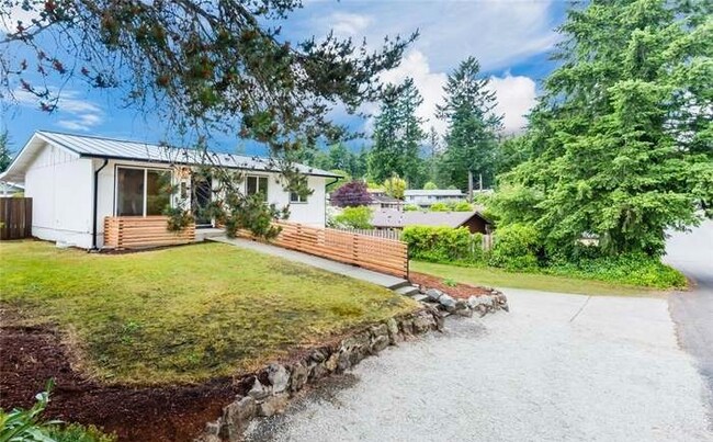 Foto del edificio - 2323 Oak Dr