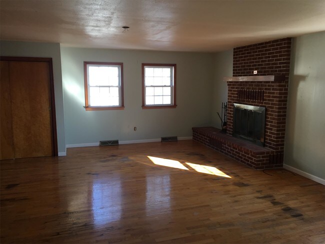 Foto del edificio - 704 Rock Cliff Dr