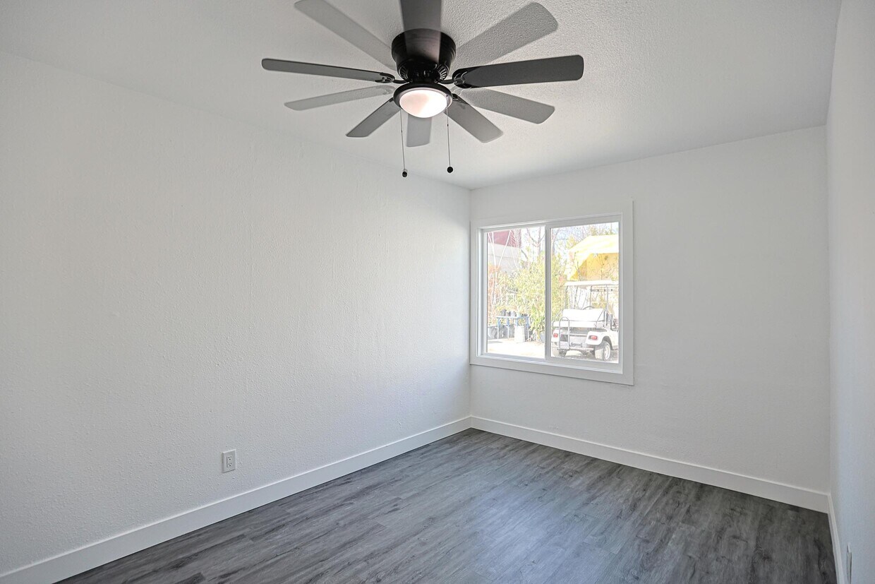 Foto del edificio - 438 W Holt Ave