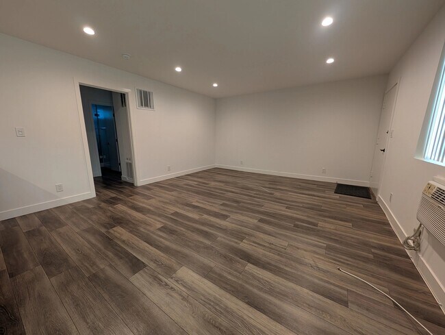 Foto del edificio - 739 N Sweetzer Ave