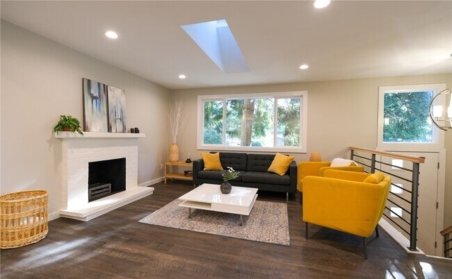 Living room - 13449 123rd Ave NE