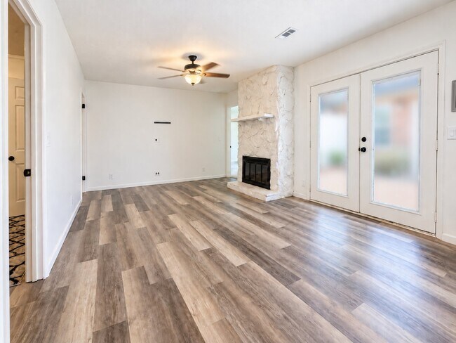 Building Photo - 4001 Anderson Rd