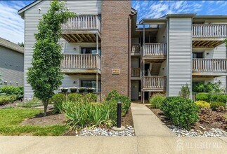 Building Photo - 1801 Ravens Crest Dr