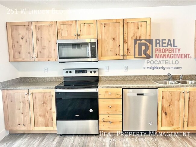 Building Photo - 2 Bed 1 Bath apartment - Fiber Internet - ...