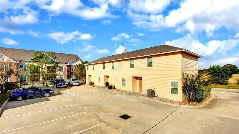 Building Photo - 709 Luther St W
