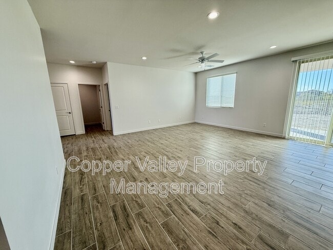 Building Photo - 20284 W Hazelwood St