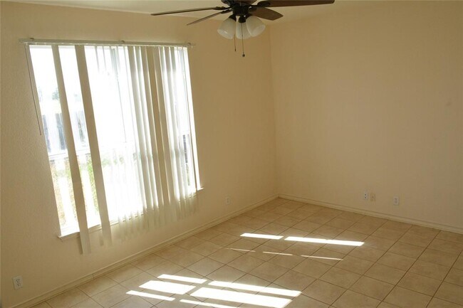 Building Photo - 112 Sandstone Dr