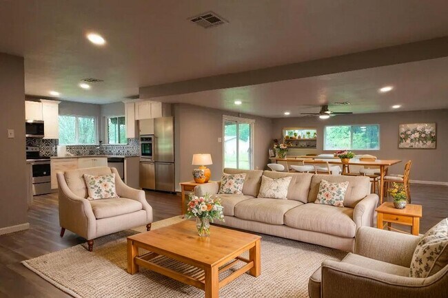 Foto del edificio - Splendora  Beauty on 2 Acres