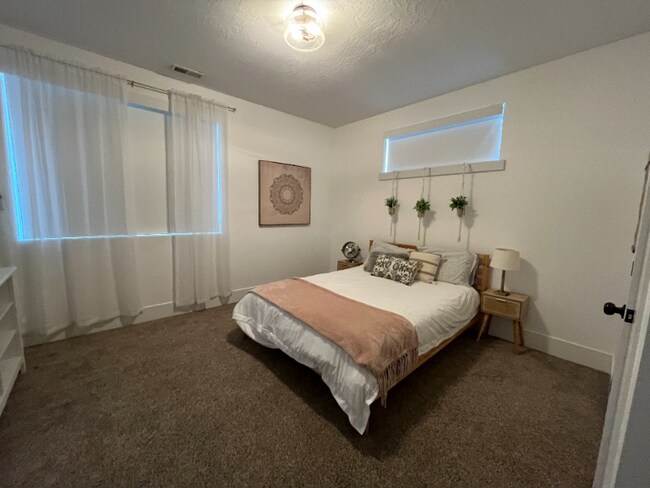 Foto del edificio - 364 Clark Cir