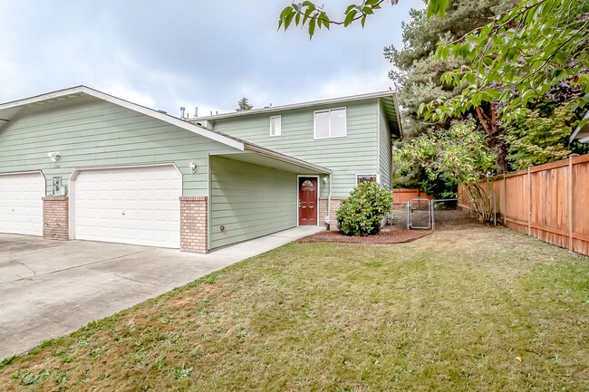 Building Photo - Charming 3-Bedroom Home in Everett – Close...