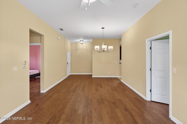 Foto del edificio - 319 Golden Lake Loop