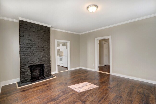 Building Photo - 2425