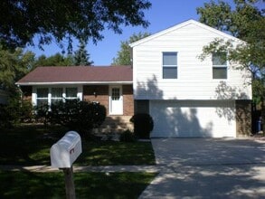 Building Photo - 97 N Walnut Ln