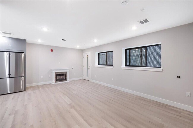 Building Photo - 524 64th St