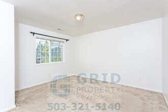 Building Photo - 5023 SE 62nd Ave