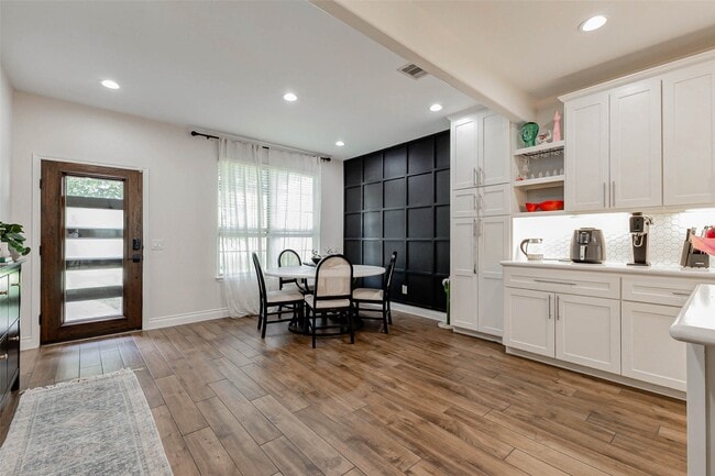 Building Photo - 16710 Lake Prince Ln