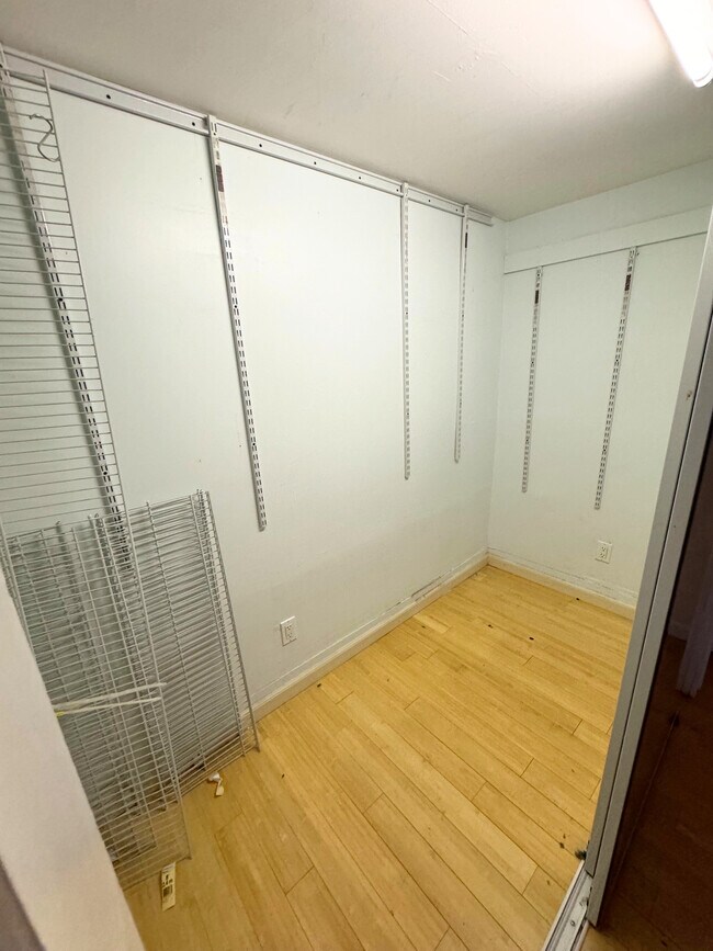 Closet Space - 761 Kennedy Blvd