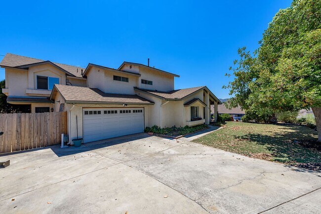 Building Photo - Large East County Home for Rent