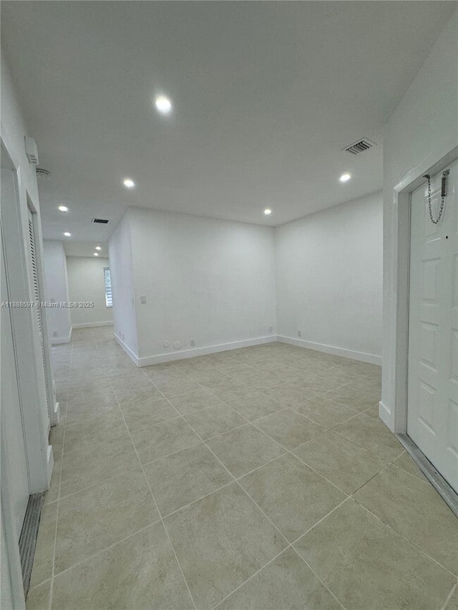 Building Photo - 16820 SW 1st Manor