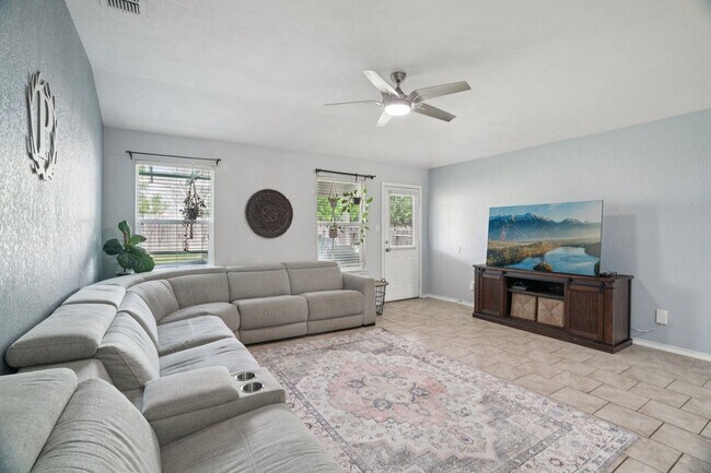 Building Photo - 1731 Emerald Edge